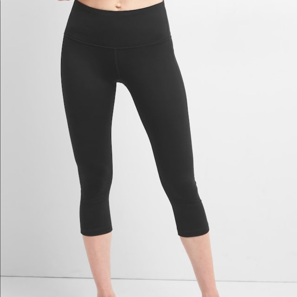 GapFit gFast High Rise Capri Leggings